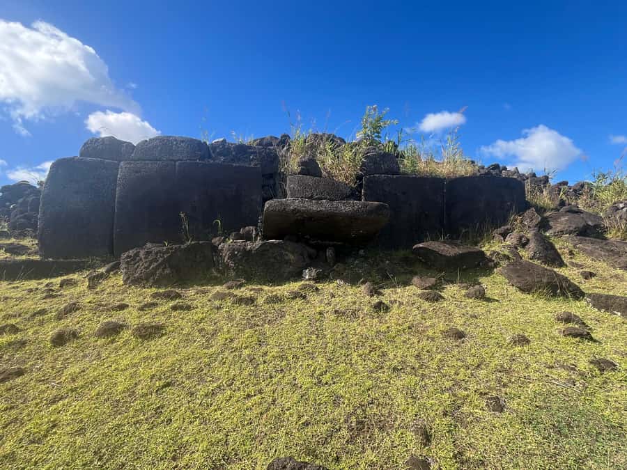 Adventures in Rapa Nui: High-quality tourism with Easter Island Your Tour. - Ahu Tongariki and Ahu Te Pito Kura: Two Big Stops, One Coherent Explanation