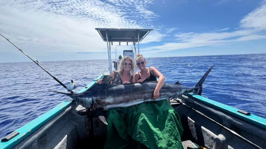 Ancestral fishing: Fishing with an experienced Rapa Nui - Language and communication: English, Spanish, and the real-world factor