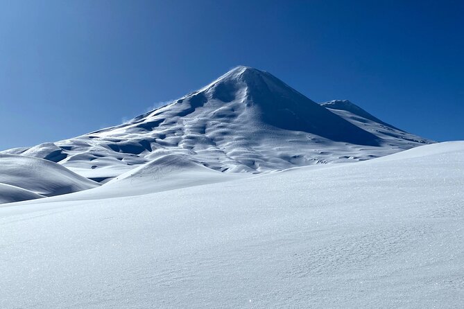 Ascent of the Llaima Volcano - Meeting the guide team: pace, composure, and mental focus