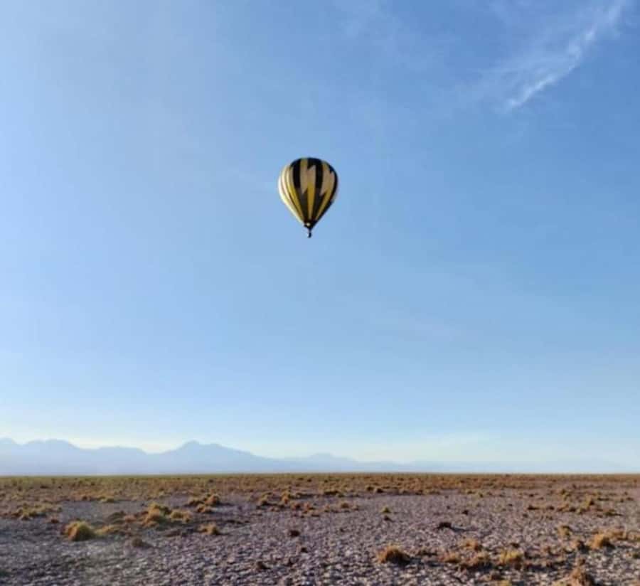 Atacama: San Pedro de Atacama Sunrise Hot Air Balloon Ride - The flight itself: from takeoff prep to a slow sunrise over the desert