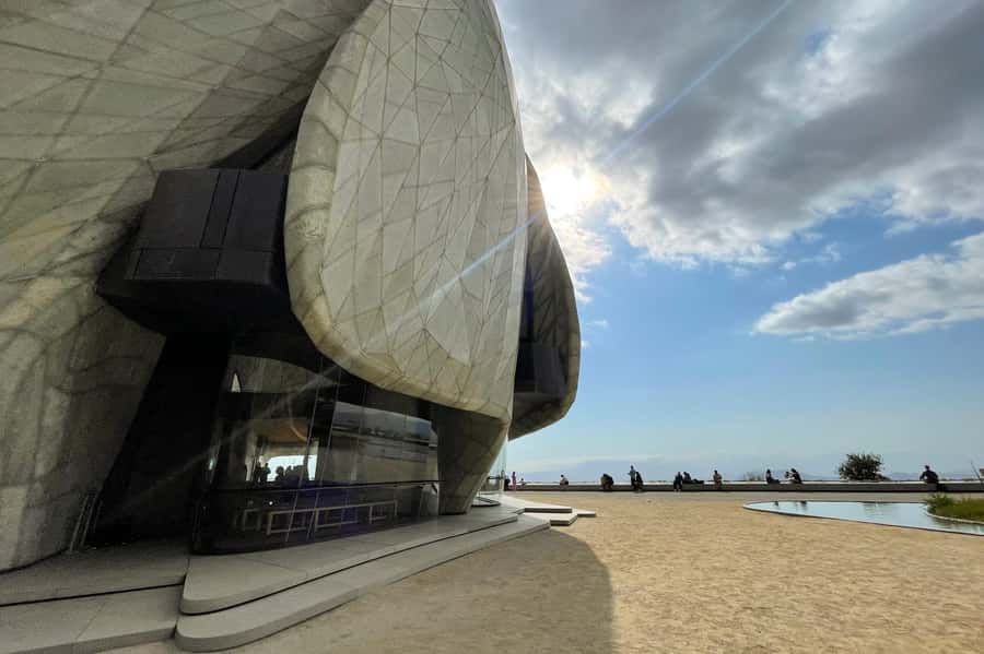 Bahá'i Temple and Cousiño Macul Vineyard - Key highlights worth knowing