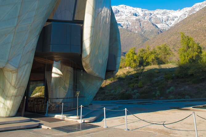 Bahá'í Temple Tour with Exclusive Lapislázuli Workshop - The driving, the group size, and why the guide matters