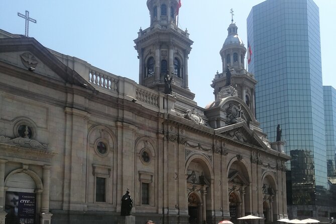 Best Citytour in Santiago, Chile 50%OFF - Plaza Baquedano, also called Plaza Italia, and the meaning of Dignity Square