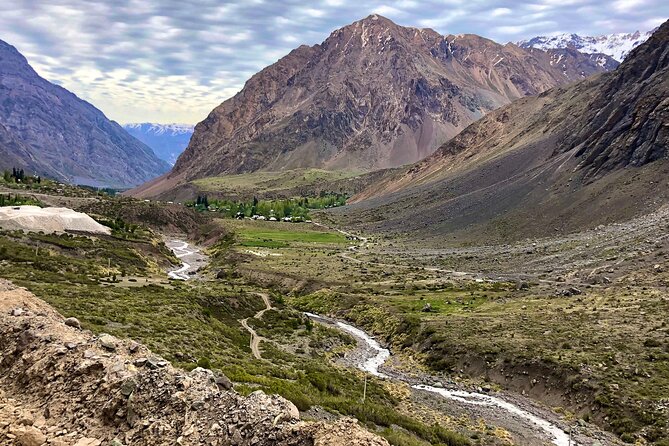 Cajon del Maipo & Embalse El Yeso Tour from Santiago - El Yeso Reservoir at 2,500 meters: turquoise water and a real chunk of time