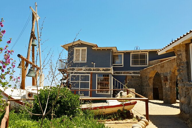 Carob, Vineyard Houses of the Forest and Museum Neruda Isla Negra - Casas del Bosque Vineyard, reserve wines, and what you learn on the ground