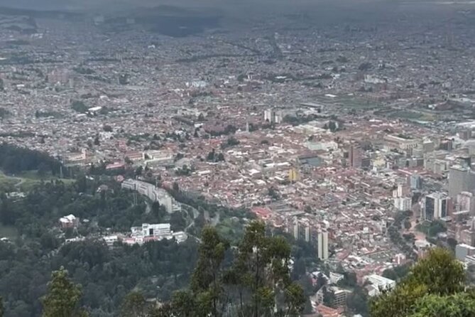 City tour on foot in Santiago - The “All Day” Feeling Without Being a Marathon