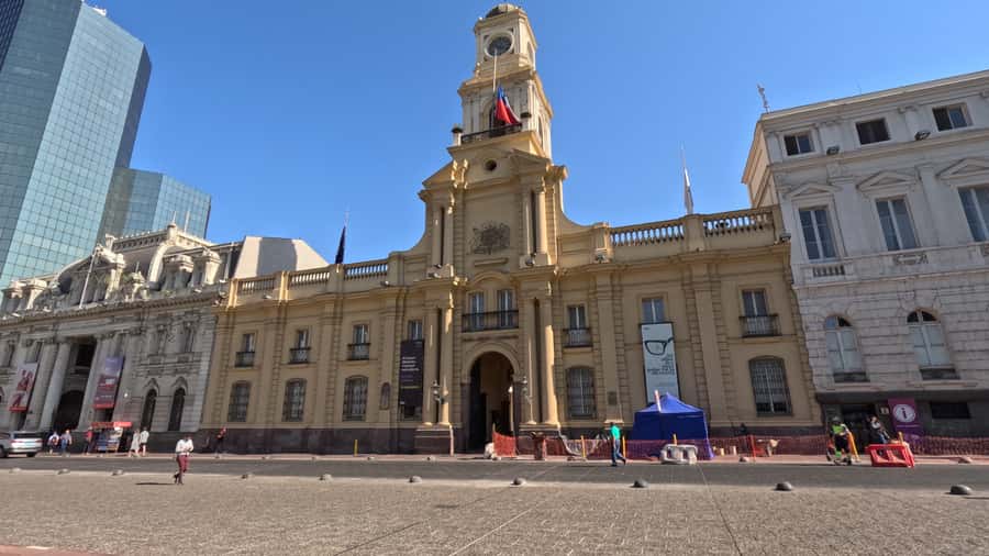 Dia Completo en Santiago: Museo+San Cristobal+City Tour - Museo Historico Nacional: Understanding Santiago Before the Photos