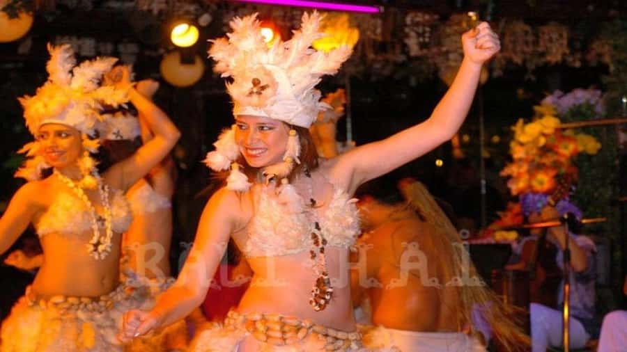 Dinner Show in Bali Hai with Wine refill and transportation - Dinner and the wine refill you actually want to know about