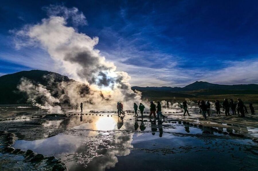 From San pedro de Atacama / Tatio Geyser - Walking among the steam columns: what the site visit feels like