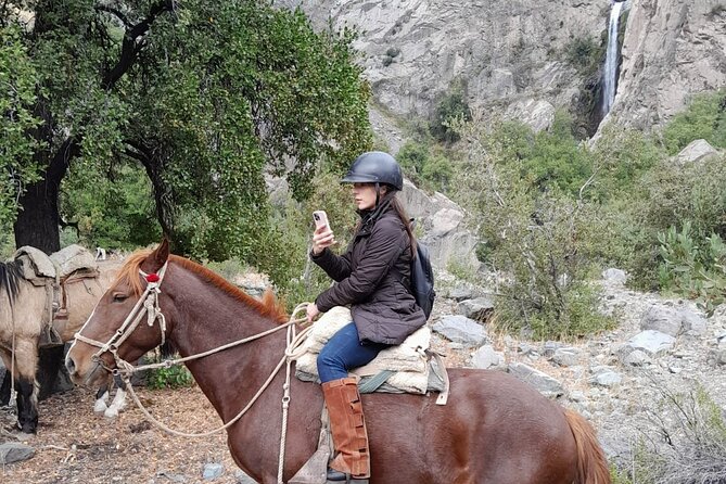 From Santiago to the Andes: 4x4, horseback riding, waterfall visit and barbecue - From Santiago to the Andes: a 10-hour mountain day with structure