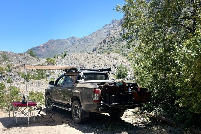 From Santiago to the Andes: 4x4, horseback riding, waterfall visit and barbecue - Lunch in the mountains: barbecue or vegetarian with a view that finishes the day