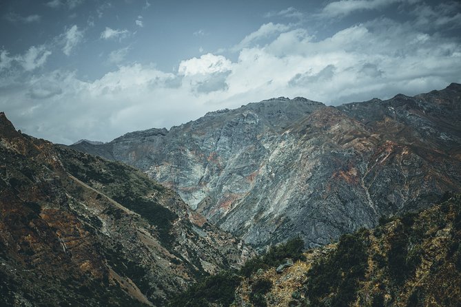 From Santiago to the Andes: 4x4, horseback riding, waterfall visit and barbecue - 4x4 ride time plus the waterfall stop: why the track matters