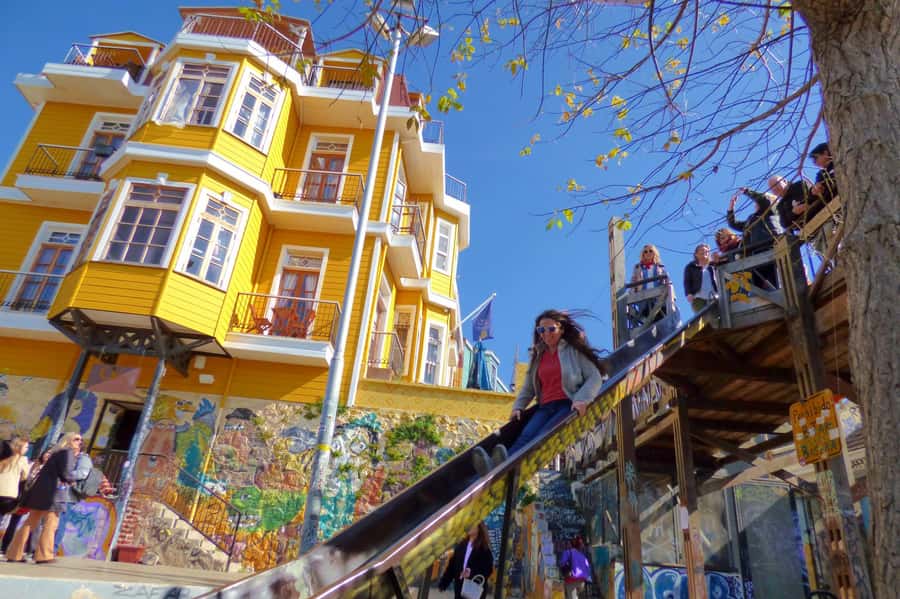Full Colors: Valparaíso and Viña del Mar - Viña del Mar’s Flower Clock and Old-Port Focus