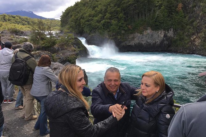 Full-Day Osorno Volcano and Petrohue Falls Small-Group Tour - Stop 3: Lago Todos Los Santos, turquoise color and time to breathe