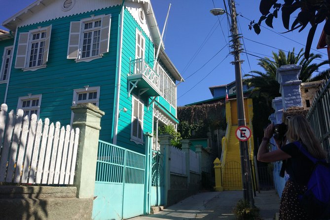 Full Day Private Walking Tour with a Native Guide & Public Transport - Why Valparaíso on foot and public transport is the right combo