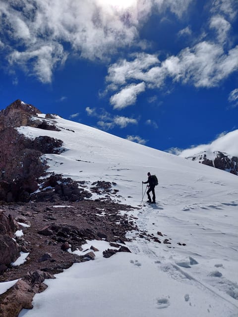 Full-Day Trek to Cerro El Pintor from Santiago - Summit payoff: Andes panoramas and the Cerro El Pintor moment