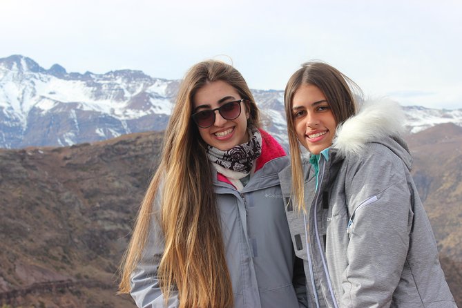 Full Day Valle Nevado y Farellones - Rental Sky Km.4: where you handle thermal clothing and timing gaps