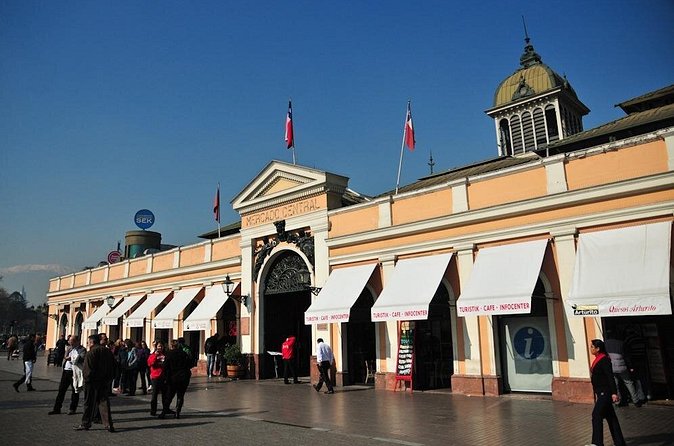 Half Day Guided City Tour in Santiago - Small Groups - Multi Language - Santiago in 3.5 hours, what you actually get
