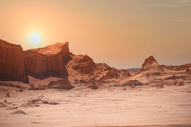 Half-Day Tour to the Valley of the Moon - How guides keep you informed without taking over your photos