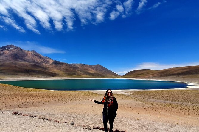 Highland Wonders: Red Stones & Lagoons - Lagunas Miscanti y Miniques: Volcano Views and Photo-Friendly Color