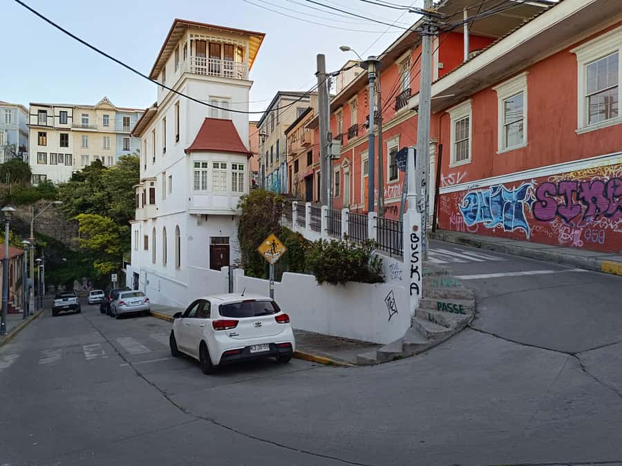 Historic Valparaíso: Private tour by vehicle - Hill viewpoints and photo stops over the Pacific and port