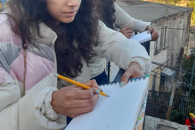 Learn Urban Sketching while you tour Valparaíso - What You Learn in 2.5 Hours: From Easy Lines to Building Perspective