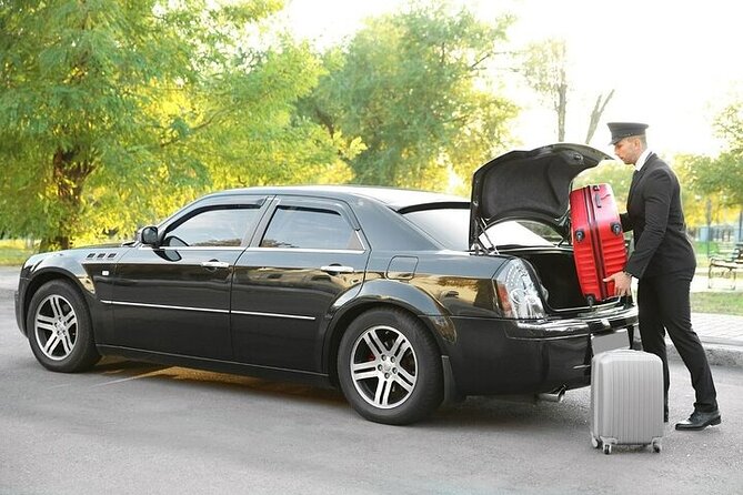 Oneway Private Transfer from Punta Arenas Airport to Punta Arenas - From PUQ to Punta Arenas in one smooth step