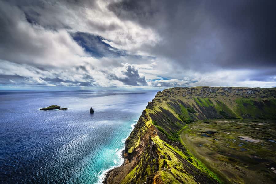 Orongo: The mythical city of kings - Rano Kau volcano stop: short walk, big meaning