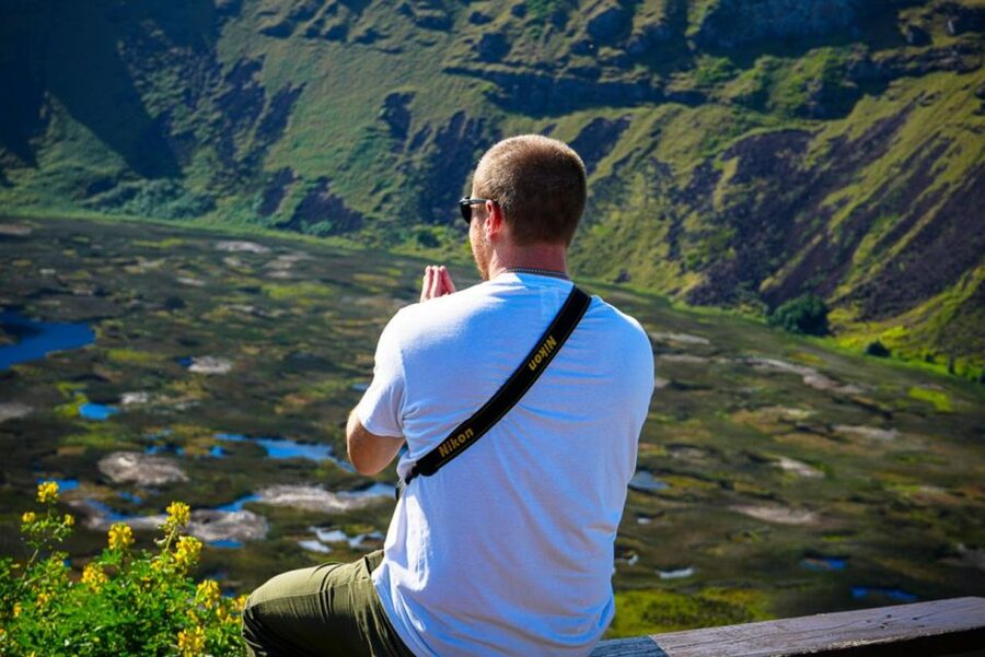 Orongo: The mythical city of kings - Ahu Vinapu photo stop: a quick ending with guided context