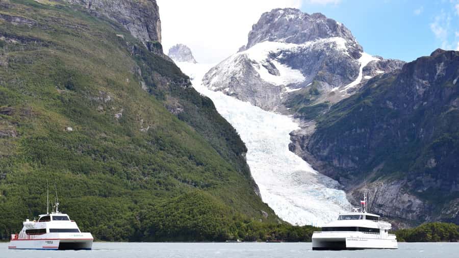 P. Natales: Balmaceda & Serrano Glaciers with Lunch & Whisky - Estancia Turística Perales: lunch of Cordero al Palo and the whisky toast