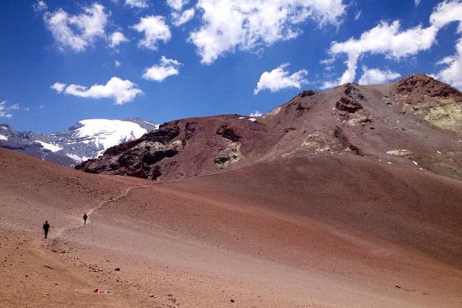 Private full day hike to Pintor hill from Santiago - reaches 4.180m in one day! - Guides, pacing, and those photo stops you do not want to rush