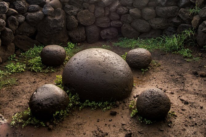 Private Full Day Tour to Easter Island - Anakena Beach and Ahu Nau Nau: starting with the island’s landing story