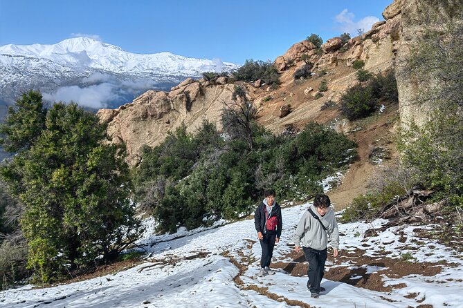 Private Hiking Experience to El Manzano Caves - Condors and viewpoints: using binoculars the smart way