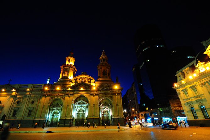 Private Night City Tour with San Cristobal Hill And Dinner Show - Night Photography and Comfortable Walking Tips