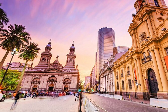 Private Small Group Walking Tour Santiago - La Moneda on Foot: Presidential Power in Everyday Sight