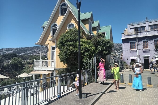 Private Tour Valparaiso and Viña del Mar wine shop in white house - Cerro Alegre: A Quick Taste of Valparaiso’s Colorful Hill Style