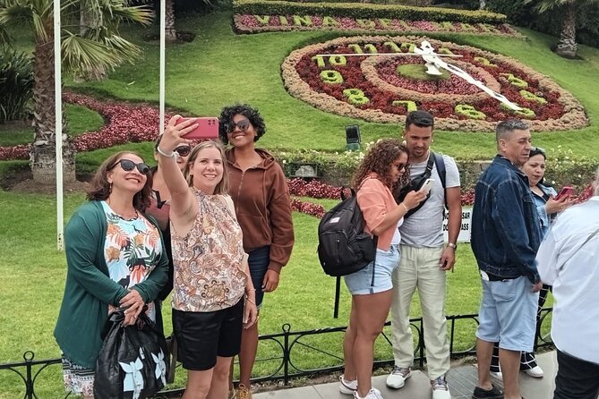 Private Tour Valparaiso and Viña del Mar wine shop in white house - Viña del Mar Flower Clock (Reloj de Flores): Classic Photo Time
