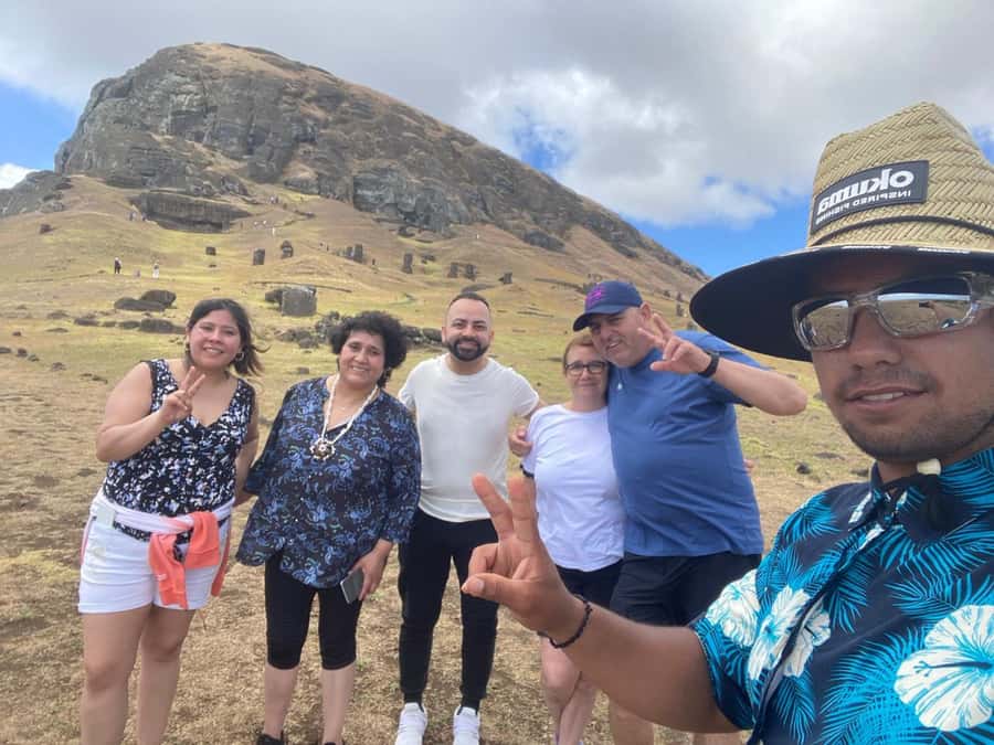 Private tour: where the history of the Moai was born - Rano Raraku: the quarry where moai were born