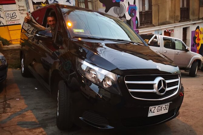 Private Transfer from Santiago Airport to Santiago Hotel & V.V. - Timing, Opening Hours, and Handling Flight Delays