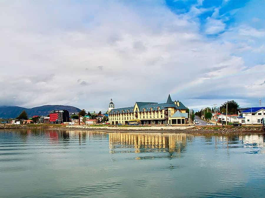 Puerto Natales: Full-Day Torres del Paine Tour - Laguna Amarga: your first Torres del Paine viewpoint