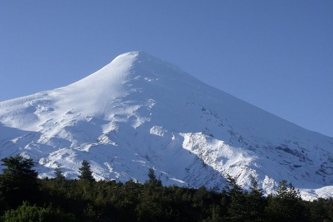 Puerto Varas: Full day Osorno Volcano and Petrohue falls - What to pack and how to handle wind, fog, and slippery moments