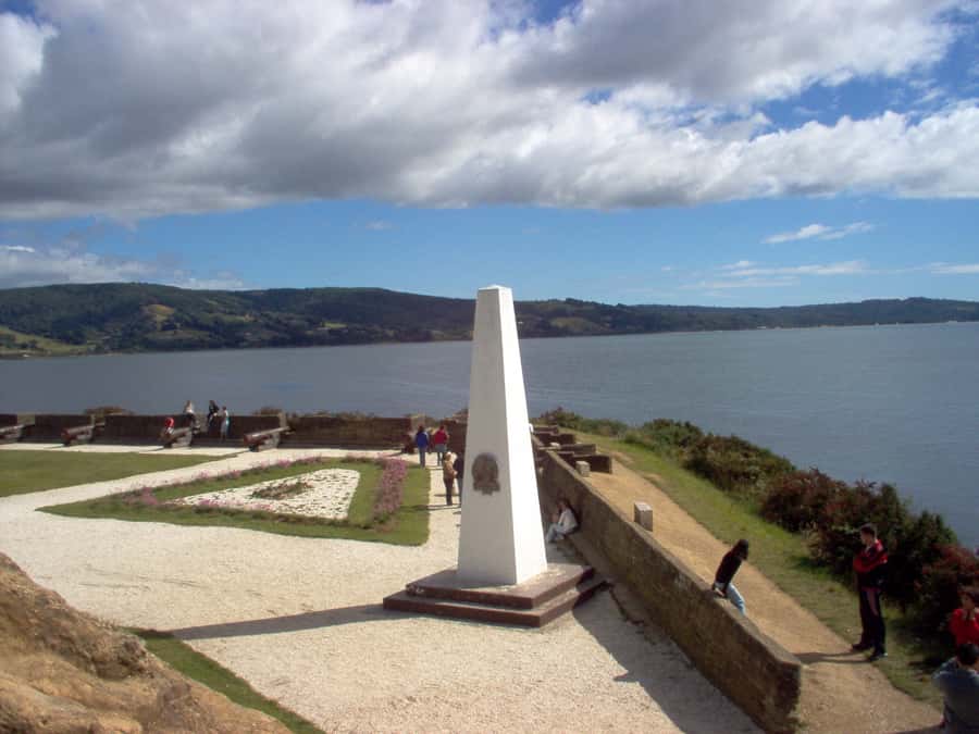 Puerto Varas: FullDay Chiloe Island Tour Castro and dalcahue - Key highlights at a glance