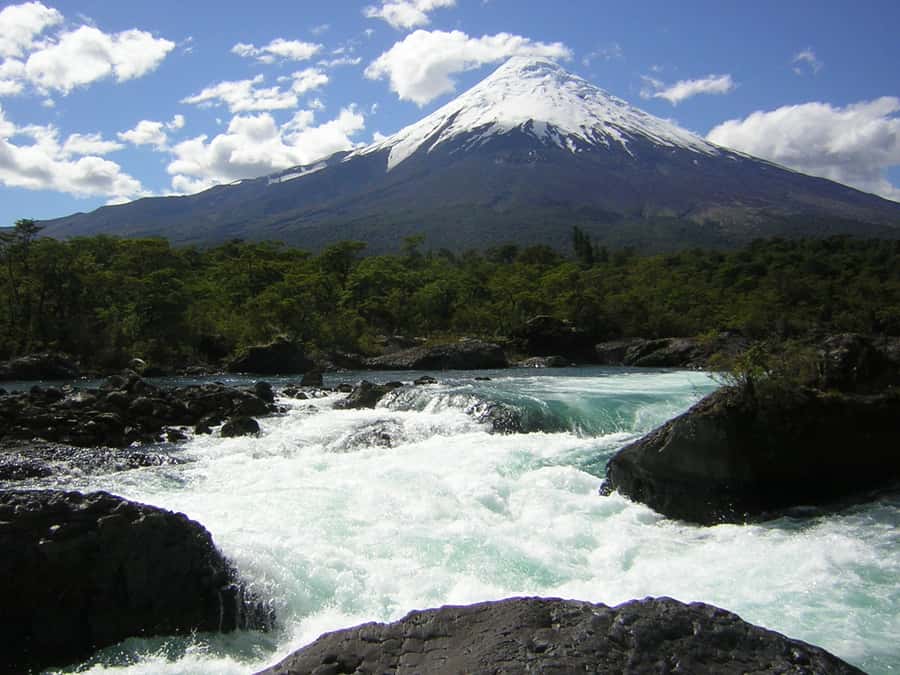 Puerto Varas: Osorno Volcano, Petrohue Falls Full-day Trip - The Road Along Llanquihue Lake: Volcano Views You Can Watch From the Bus