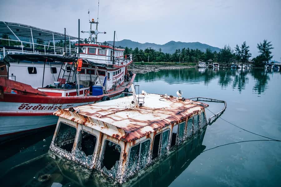 Puerto Varas: Puerto Montt & Puerto Varas Private City Tour - Angelmo Avenue: Crafts, Fishing, and the Real Pulse