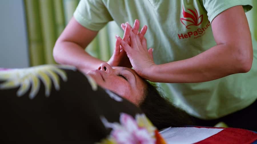 Rapa Nui: Polynesian Massage - HePa Studio on Atamu Tekena Street, and how the one-hour format works