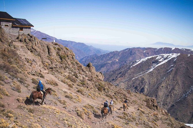 Ride in the semi-private Andes with roast - The 9:00 am Start, Pickup, and Getting to Villa Paulina