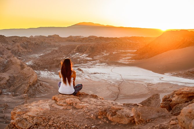 San Pedro de Atacama: 2-Day tour visiting Tatio Geysers & the Moon Valley - Moon Valley details: salt, clay, and the dusk viewpoints