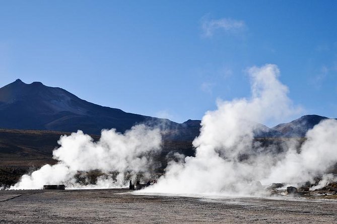 San Pedro de Atacama: 2-Day tour visiting Tatio Geysers & the Moon Valley - Day 2: Tatio Geysers at dawn, plus a breakfast that keeps the pace