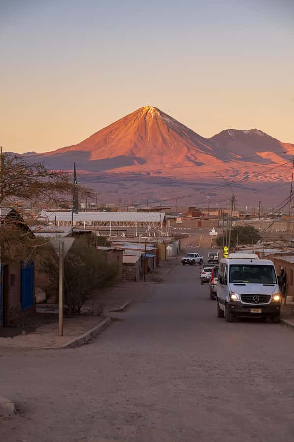 San Pedro de Atacama Day Trip: Atacama Desert and Salt Flats - Crystal and Black Lagoons: Final Photo Stop With a Big Contrast