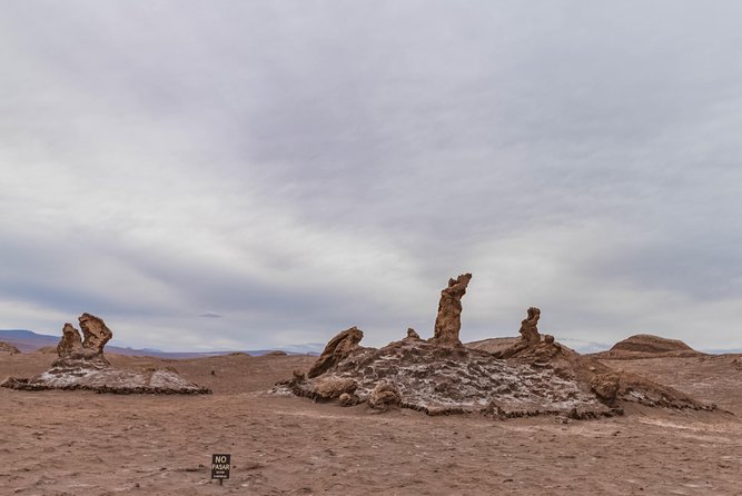 San Pedro de Atacama: Half day Valle de la Luna, Afternoon Tour - Central Crater and the dune climb: what you’re really walking through